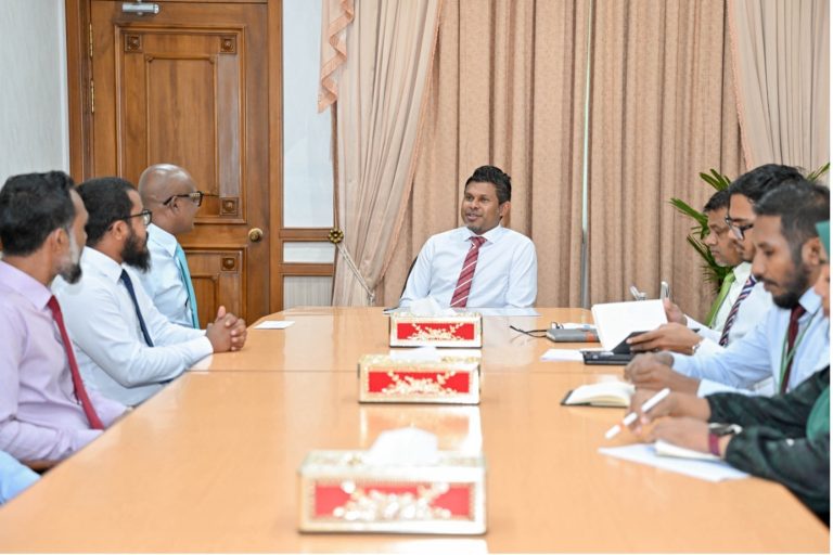 The Vice President meets with the Island Council of Gdh. Nadella to discuss the island’s development needs