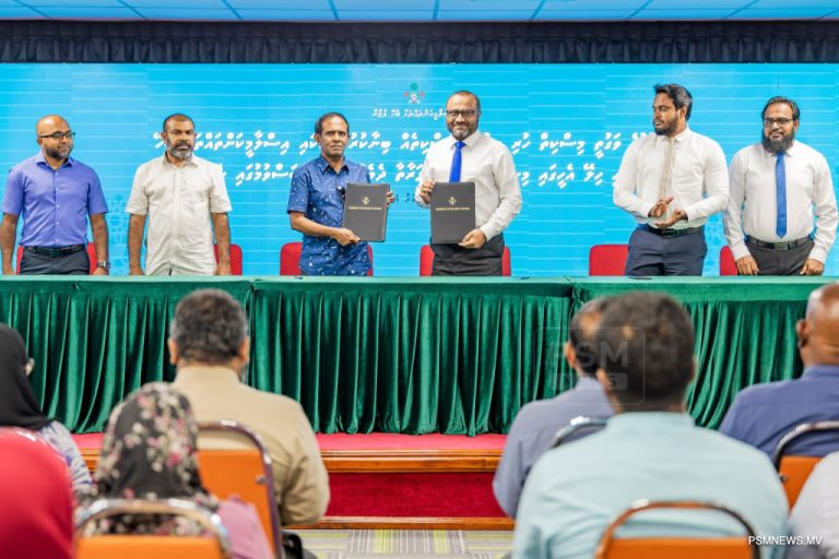 Islamic Minister contracts mosque construction on Maafannu Boduge land