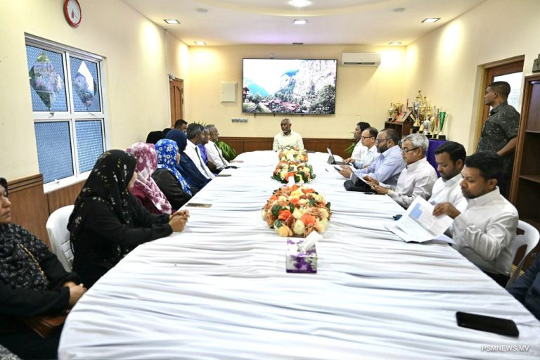 President Discusses Development Needs of Mandhoo